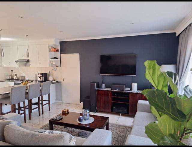 2 BEDROOM PROPERTY TO RENT IN VREDEKLOOF